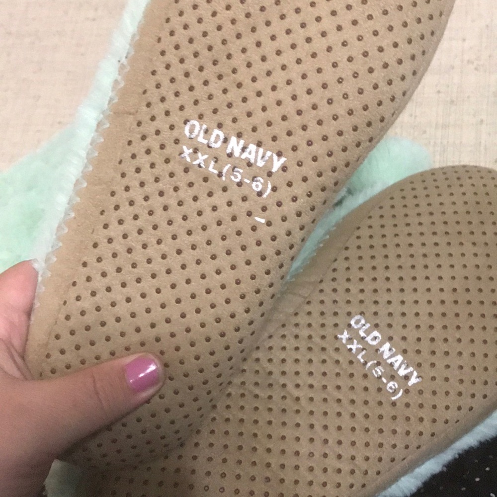 New Mint slippers with snowballs size 5/6 small size - Picture 6 of 8